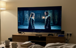 تلفزيون 75 بوصة نحيف 4K كيو ال اي دي وكوانتوم كريستال ونطاق HDR 10+ photo review