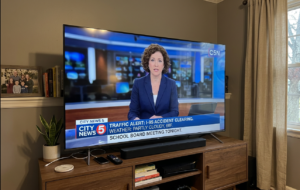 تلفزيون 75 بوصة نحيف 4K كيو ال اي دي وكوانتوم كريستال ونطاق HDR 10+ photo review