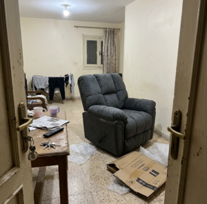 كرسي استرخاء Lucas | تصميم وصناعة أمريكية | كرسي هزاز مع تحكم يدوي | نظام يدوي سهل الاستخدام | اللون رمادي. photo review