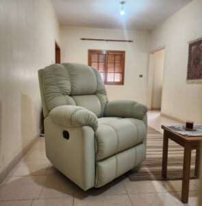 كرسي استرخاء| ثابت - خامة مخملية - ضمان 5 سنوات - بيج فاتح photo review