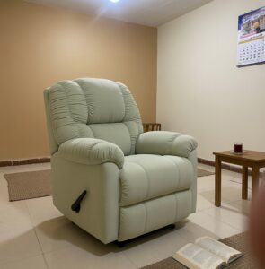 كرسي استرخاء| ثابت - خامة مخملية - ضمان 5 سنوات - بيج فاتح photo review