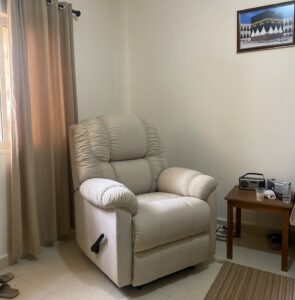 كرسي استرخاء| ثابت - خامة مخملية - ضمان 5 سنوات - بيج فاتح photo review