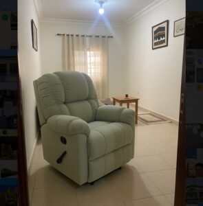 كرسي استرخاء| ثابت - خامة مخملية - ضمان 5 سنوات - بيج فاتح photo review