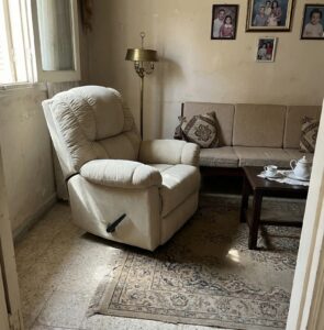 كرسي استرخاء| ثابت - خامة مخملية - ضمان 5 سنوات - بيج فاتح photo review