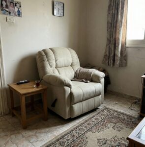 كرسي استرخاء| ثابت - خامة مخملية - ضمان 5 سنوات - بيج فاتح photo review